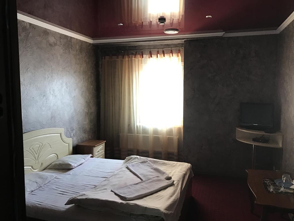 Power House Hotel Lutsk Ngoại thất bức ảnh